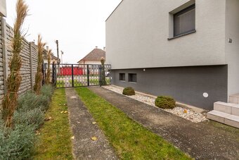 Kvalitne zrekonštruovaný dom vo Veľkých Kostoľanoch - 2