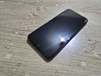 Samsung A12 plnefunkcny bolo na nom nalepene ochranne sklo t - 2