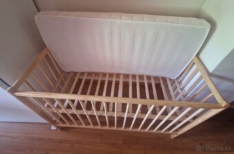 Drevená postieľka s matracom - 2