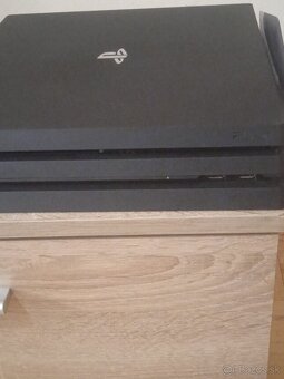 PS 4, ovládače, sluchadlá - 2