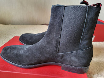 Hugo Boss chelsea boots. 100% original. - 2