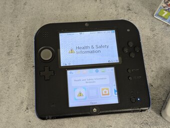 Nintendo 2DS + Rayman Family Pack (Rayman, a 2x Rabbids) - 2