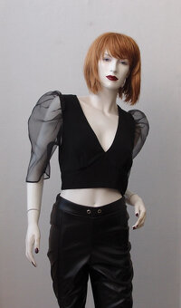 Dámský crop top zn.Bershka ....veľ-M - 2