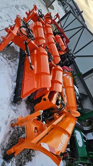 Zetor traktorova snežna radlica( komunalny posýpač) - 2