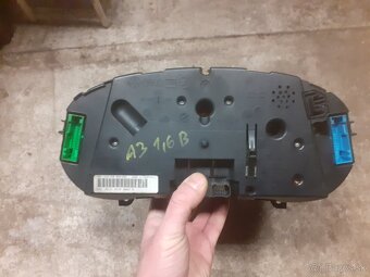 Audi a3 budiky 1.6 b - 2