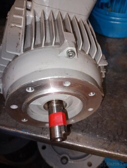 Predám dva elektromotory 2,2kw - 2