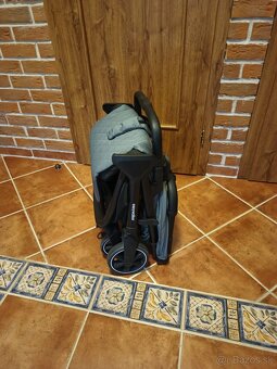 Sportovy lahky kocik Easywalker Jackey - 2