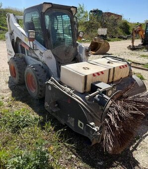 Šmyk. Nakladač Bobcat S 530 - 2