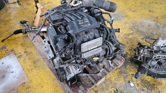 Octavia 1,6 benzin motor,riadenie,prevodovka - 2