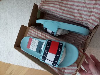Šľapky Tommy Hilfiger (nové) - 2