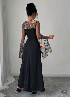 Dlhé elegantné čierne šaty s kvetinovými rukávmi, veľkosť M/ - 2
