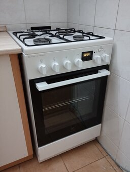 Kombinovaný sporák Electrolux s Parnou funkciou - 2