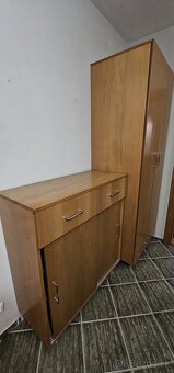 Drevený botník a šatníková skriňa - 2
