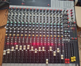 Predam Soundcraft FX 16 II
- 2