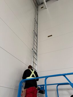 Machinee s.r.o Elektrikári a pomocný elektrikári - 2