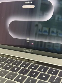  Apple MacBook Pro 15" (2017) Space Gray - 262 cyklov  - 2