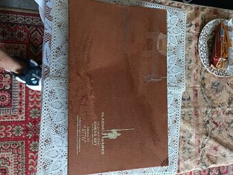 Zberateľský šach Classic Games „1776“ – edícia VI, USA
- 2