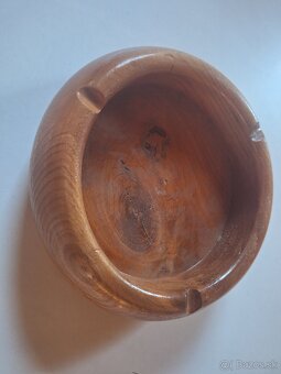 Drevený ornament vinič vyrezávaný a drevený popolník - 2