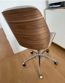 DIZAJNOVÁ KANCELÁRSKA STOLIČKA orech / hliník. stála 200 eur - 2