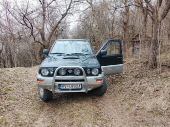 Nissan Terrano 2 2.4i 85kw - 2