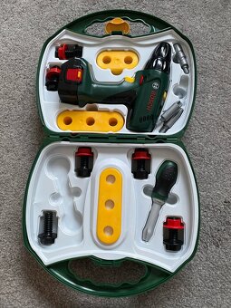 Bosch kufrik s akuskrutkovacom a naradim - 2