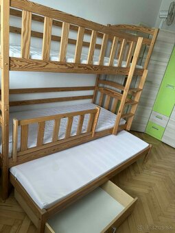 Dvojposchodová posteľ s prísteľkou - 2