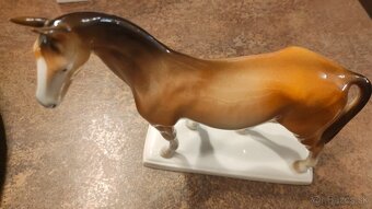 Royal dux porcelanovy kon - 2