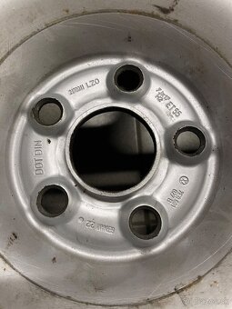 Zimná sada kolies 215/60/17 + VW krytky - 2