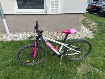 Krásny dievčenský Ghost - 2