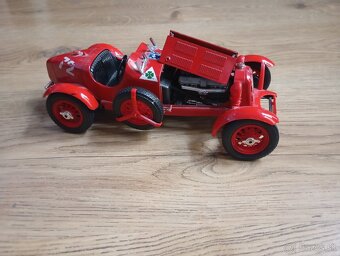 Model auta Alfa Romeo Art 7014 - 2