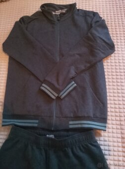 Chlapčenská tepláková súprava Decathlon. - 2