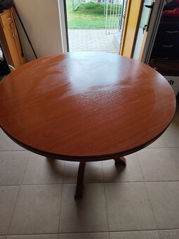 Okrúhly jedálenský stôl - 2