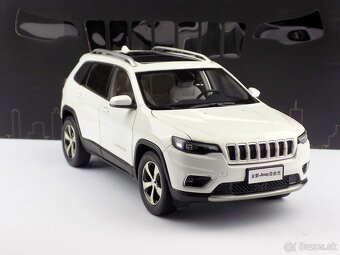 JEEP CHEROKEE 1:18 PAUDI - 2