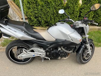 Suzuki GSR 600 - 2