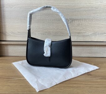 Kabelka Yves Saint Laurent Le 5 à 7 - 2