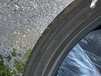 285/35R22 - 2