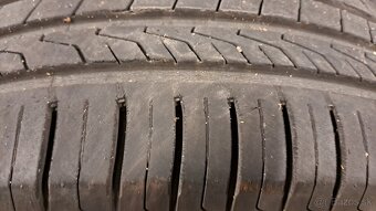 Predám 4ks jazdené zimne 195/65r15-91H Hankook - 2