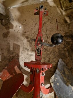 Otočný pluh za  malotraktor MT7-032 - 2