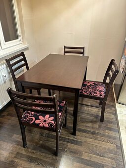 Predám stôl z masívu + 4 stoličky - 2