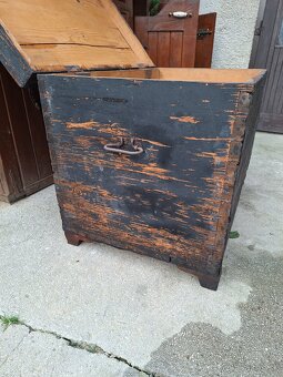Stará drevenna truhlica - 2
