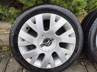 Predám pneu a s diskami R17 originál citroen. - 2