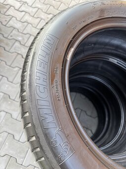 215/60R17 Michelin - 2