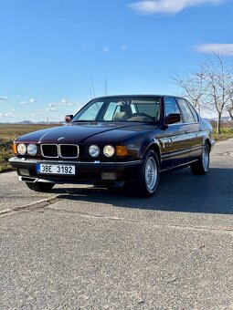 BMW E32 750i Brokatrot - 2