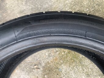 275/40R22 - 2