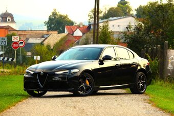Alfa Romeo Giulia 2.0 Turbo 280 Veloce AT AWD - 2