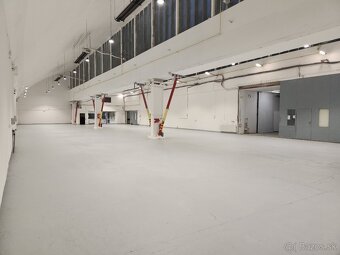 Skladovo-výrobné a obchodné priestory (1360m²) + parkovanie - 2