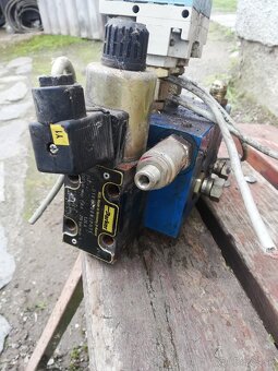 hydraulický rozvadzac - 2