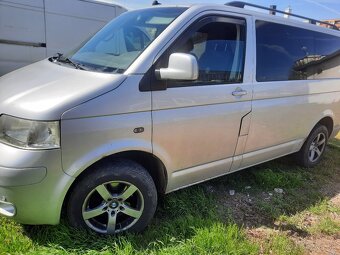 Rozpredam Volkswagen T5 2,5tdi 128kw farba strieborna. - 2