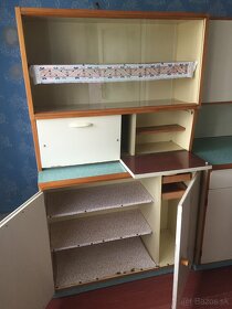 Dvojdielny kredenec. - 2