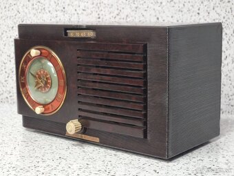 GENERAL ELECTRIC 》 MODEL 60 》5 Tube Radio + Electric Clock - 2